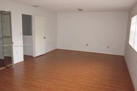 House in Miami, Florida 4 bedrooms, 214.05 sq.m. № 1579503 - photo 13