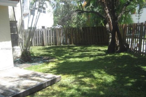 House in Miami, Florida 4 bedrooms, 214.05 sq.m. № 1579503 - photo 11