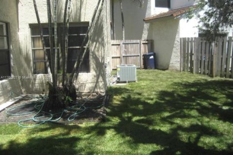 House in Miami, Florida 4 bedrooms, 214.05 sq.m. № 1579503 - photo 4