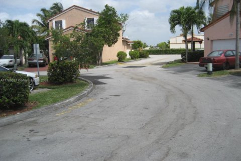 House in Miami, Florida 4 bedrooms, 214.05 sq.m. № 1579503 - photo 30