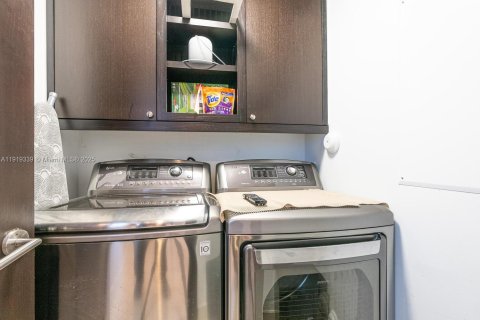 Купить виллу или дом в Корал-Гейблс, Флорида 4 спальни, 275.73м2, № 2154355 - фото 14