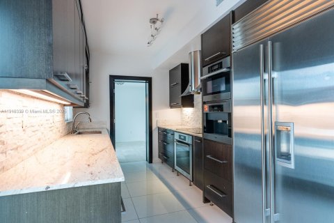 Купить виллу или дом в Корал-Гейблс, Флорида 4 спальни, 275.73м2, № 2154355 - фото 15
