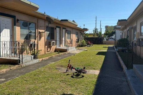 Коммерческая недвижимость в Майами, Флорида № 2038027