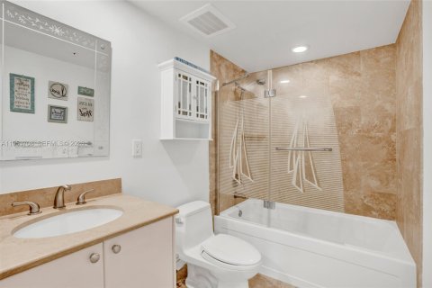 Copropriété à vendre à Hallandale Beach, Floride: 2 chambres, 97.73 m2 № 2153281 - photo 20