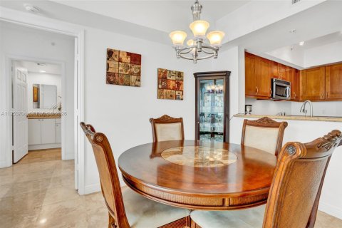 Copropriété à vendre à Hallandale Beach, Floride: 2 chambres, 97.73 m2 № 2153281 - photo 13