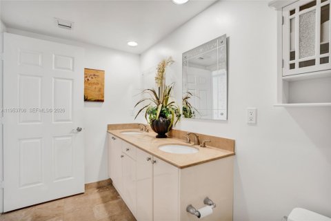 Copropriété à vendre à Hallandale Beach, Floride: 2 chambres, 97.73 m2 № 2153281 - photo 21