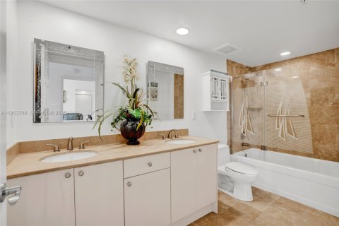 Copropriété à vendre à Hallandale Beach, Floride: 2 chambres, 97.73 m2 № 2153281 - photo 19