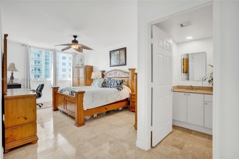 Copropriété à vendre à Hallandale Beach, Floride: 2 chambres, 97.73 m2 № 2153281 - photo 15