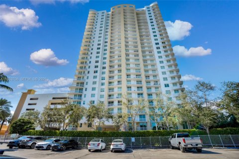 Copropriété à vendre à Hallandale Beach, Floride: 2 chambres, 97.73 m2 № 2153281 - photo 29