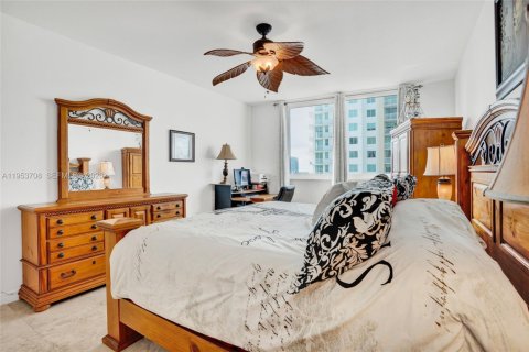 Copropriété à vendre à Hallandale Beach, Floride: 2 chambres, 97.73 m2 № 2153281 - photo 17