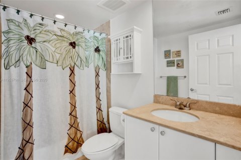 Copropriété à vendre à Hallandale Beach, Floride: 2 chambres, 97.73 m2 № 2153281 - photo 24