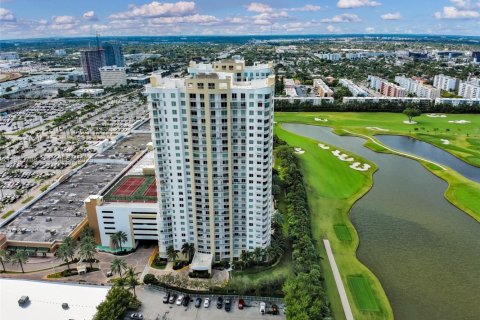 Copropriété à vendre à Hallandale Beach, Floride: 2 chambres, 97.73 m2 № 2153281 - photo 28