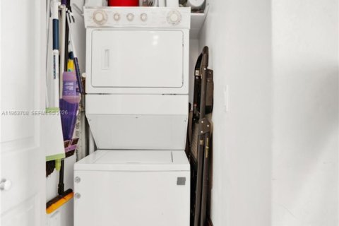 Copropriété à vendre à Hallandale Beach, Floride: 2 chambres, 97.73 m2 № 2153281 - photo 14
