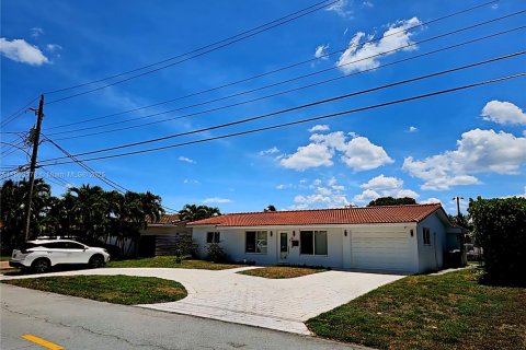 House in Fort Lauderdale, Florida 3 bedrooms, 117.8 sq.m. № 1890508 - photo 2