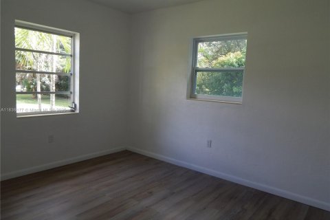 House in Miami, Florida 4 bedrooms, 138.05 sq.m. № 1819912 - photo 10