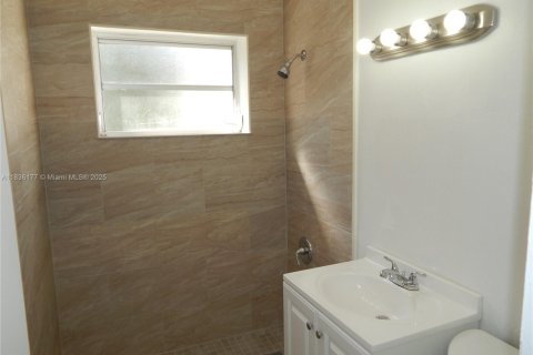 House in Miami, Florida 4 bedrooms, 138.05 sq.m. № 1819912 - photo 12