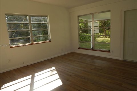 House in Miami, Florida 4 bedrooms, 138.05 sq.m. № 1819912 - photo 5