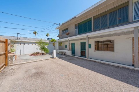 Commercial property in Treasure Island, Florida 480.12 sq.m. № 2195134 - photo 5