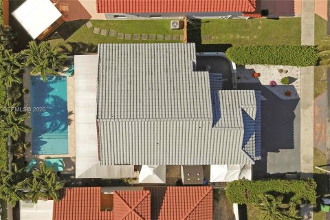 Villa ou maison à vendre à Miami, Floride: 5 chambres, 195.28 m2 № 2004856 - photo 3