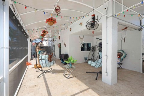 Villa ou maison à vendre à Miami, Floride: 5 chambres, 195.28 m2 № 2004856 - photo 10