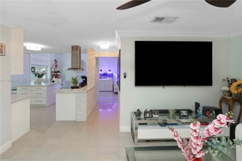 Villa ou maison à vendre à Miami, Floride: 5 chambres, 195.28 m2 № 2004856 - photo 19