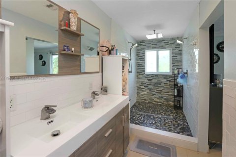 Villa ou maison à vendre à Miami, Floride: 5 chambres, 195.28 m2 № 2004856 - photo 28