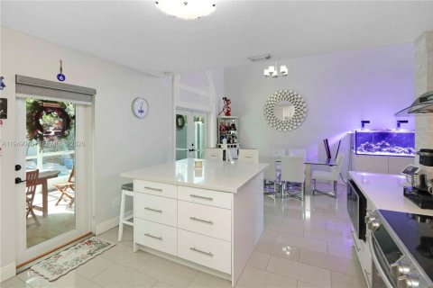 Villa ou maison à vendre à Miami, Floride: 5 chambres, 195.28 m2 № 2004856 - photo 16