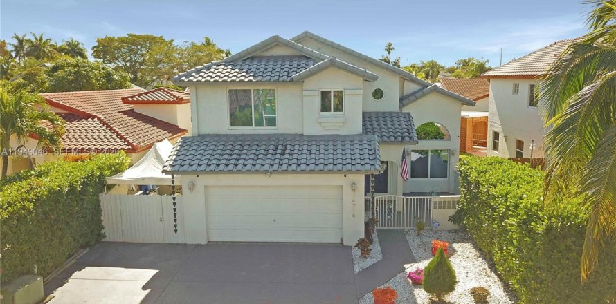 Villa ou maison à Miami, Floride 5 chambres, 195.28 m2 № 2004856