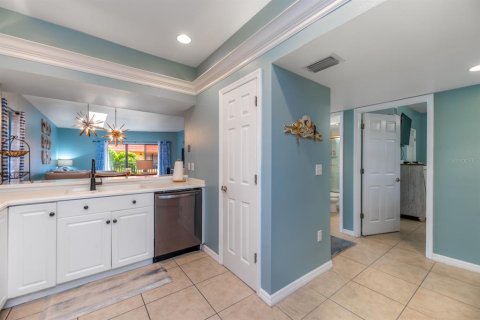 Condo in Holmes Beach, Florida, 2 bedrooms  № 1508954 - photo 17