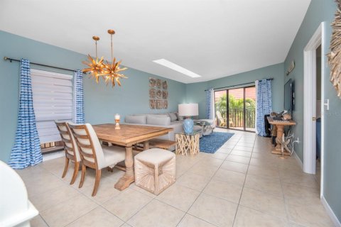 Condo in Holmes Beach, Florida, 2 bedrooms  № 1508954 - photo 12