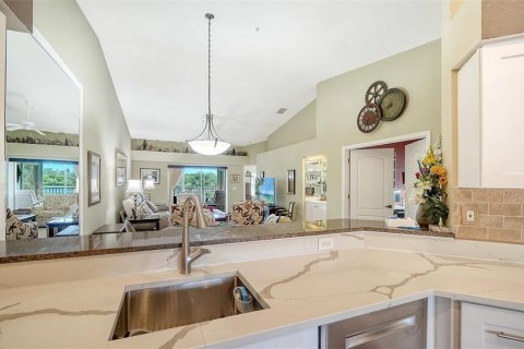Condo in Sarasota, Florida, 2 bedrooms  № 2199577 - photo 16