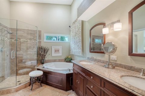 Condo in Sarasota, Florida, 2 bedrooms  № 2199577 - photo 21