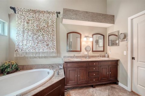 Condo in Sarasota, Florida, 2 bedrooms  № 2199577 - photo 20