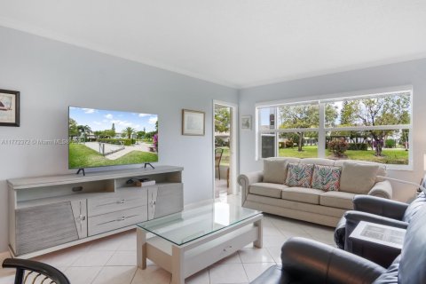 Condo in Lauderdale Lakes, Florida, 1 bedroom  № 1737784 - photo 2