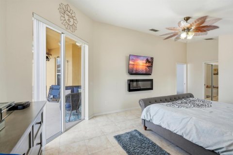 House in Port St. Lucie, Florida 4 bedrooms, 224.17 sq.m. № 2191055 - photo 27
