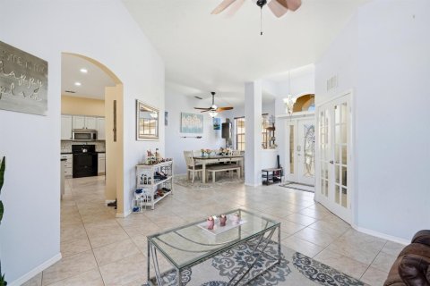 House in Port St. Lucie, Florida 4 bedrooms, 224.17 sq.m. № 2191055 - photo 17