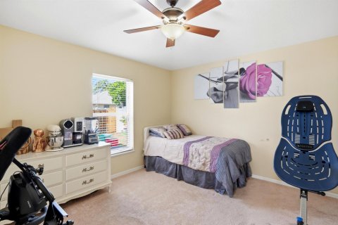 House in Port St. Lucie, Florida 4 bedrooms, 224.17 sq.m. № 2191055 - photo 3