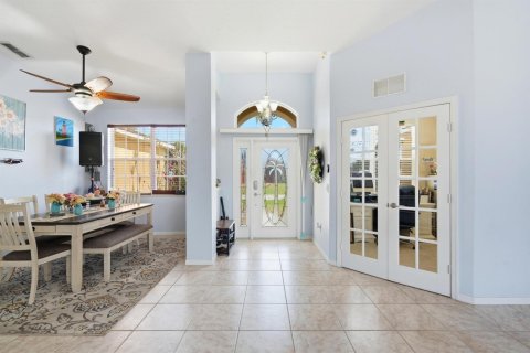 House in Port St. Lucie, Florida 4 bedrooms, 224.17 sq.m. № 2191055 - photo 12