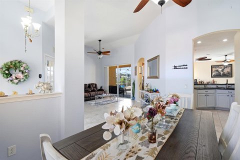 House in Port St. Lucie, Florida 4 bedrooms, 224.17 sq.m. № 2191055 - photo 19
