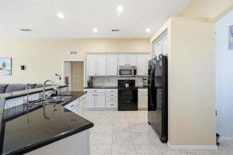 House in Port St. Lucie, Florida 4 bedrooms, 224.17 sq.m. № 2191055 - photo 22