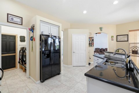 House in Port St. Lucie, Florida 4 bedrooms, 224.17 sq.m. № 2191055 - photo 21