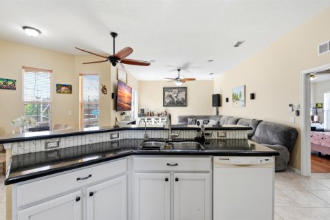 House in Port St. Lucie, Florida 4 bedrooms, 224.17 sq.m. № 2191055 - photo 23