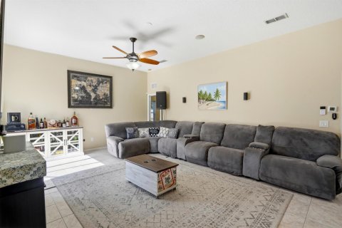 House in Port St. Lucie, Florida 4 bedrooms, 224.17 sq.m. № 2191055 - photo 15