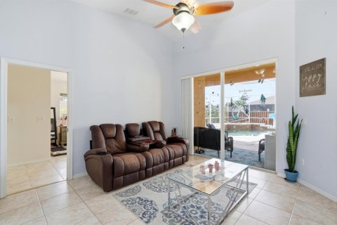House in Port St. Lucie, Florida 4 bedrooms, 224.17 sq.m. № 2191055 - photo 14