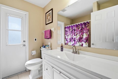 House in Port St. Lucie, Florida 4 bedrooms, 224.17 sq.m. № 2191055 - photo 9
