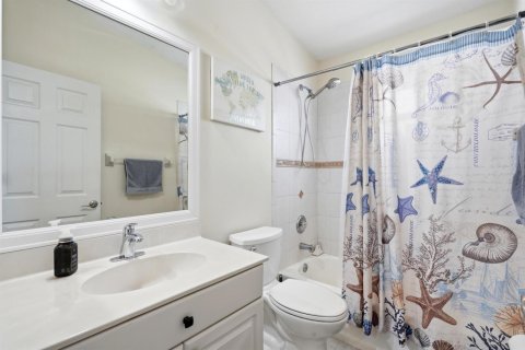 House in Port St. Lucie, Florida 4 bedrooms, 224.17 sq.m. № 2191055 - photo 8