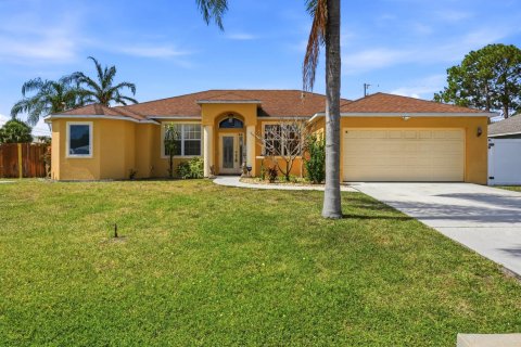 House in Port St. Lucie, Florida 4 bedrooms, 224.17 sq.m. № 2191055