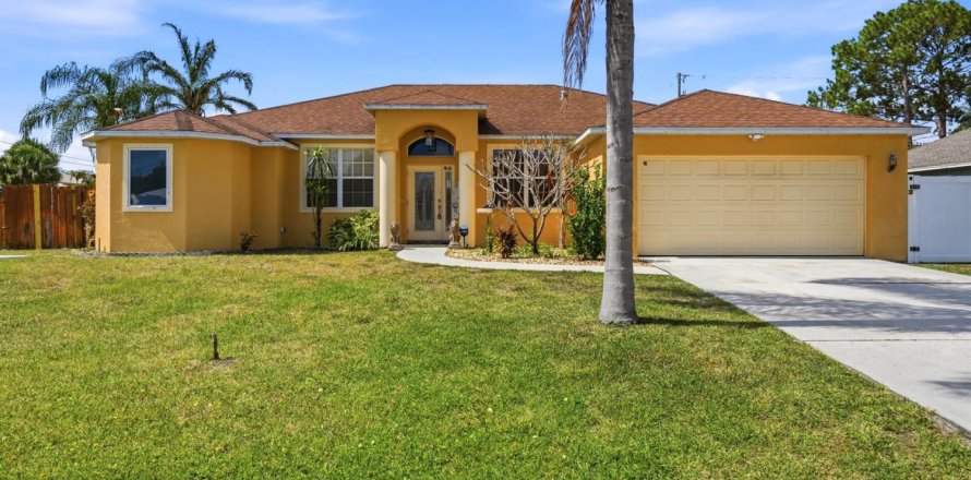House in Port St. Lucie, Florida 4 bedrooms, 224.17 sq.m. № 2191055