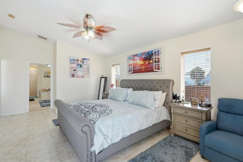 House in Port St. Lucie, Florida 4 bedrooms, 224.17 sq.m. № 2191055 - photo 29