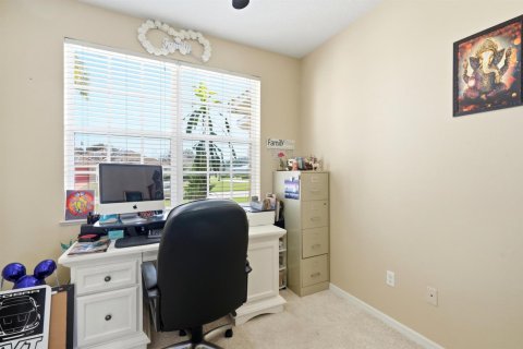 House in Port St. Lucie, Florida 4 bedrooms, 224.17 sq.m. № 2191055 - photo 6